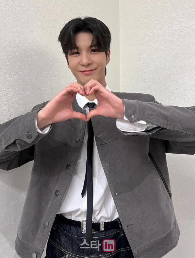 [포토]가수 정동원, '희귀난치질환 환아들 위해 치료비 기부' - 뉴스 썸네일 이미지