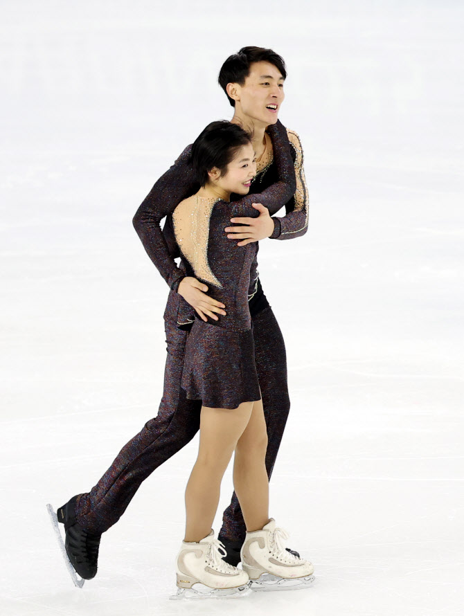 성공적 무대 선보인 북한 렴대옥과 한금철                                                                                                                                                                 