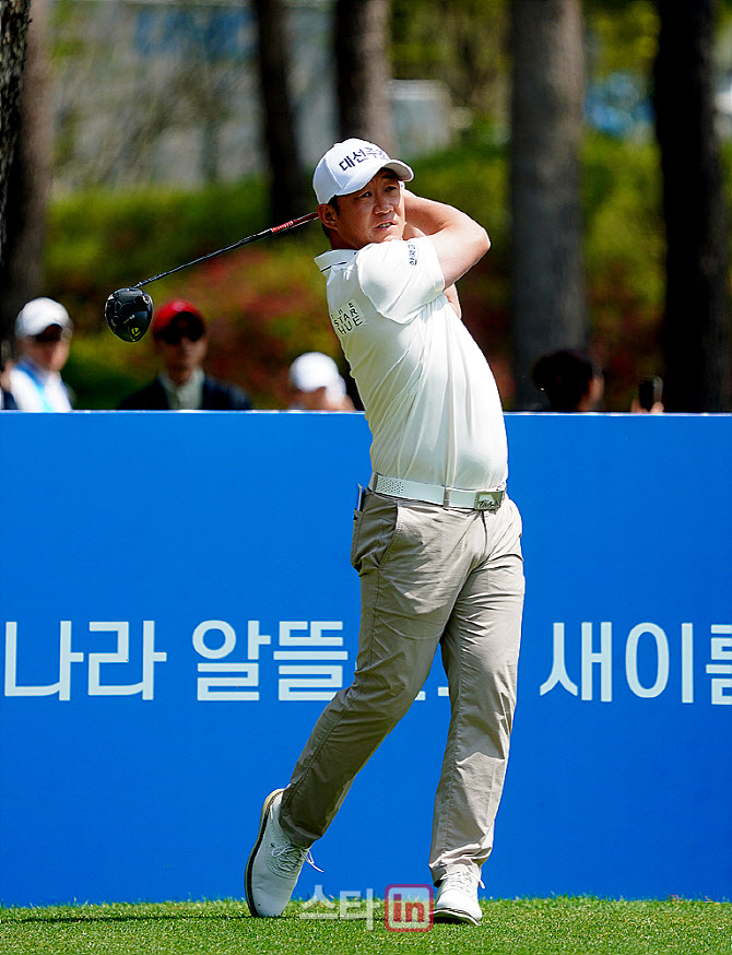 [골프in포토] 강경남 '11승의 노련함'                                                                                                                                                           