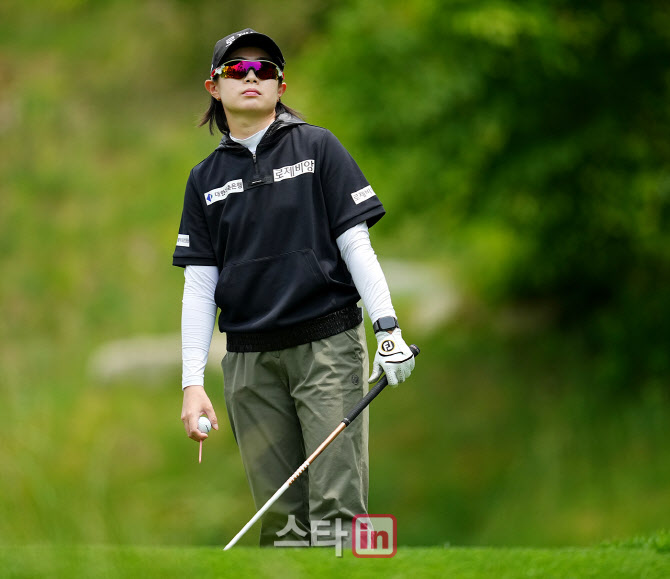 [골프in포토]김효문,첫 공략 방향 바라본다                                                                                                                                                                