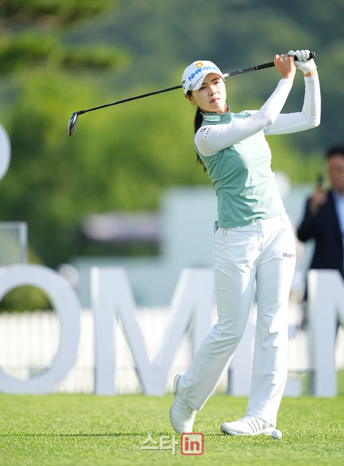 [골프in포토]이가영,부드러운 연습 스윙                                                                                                                                                                   