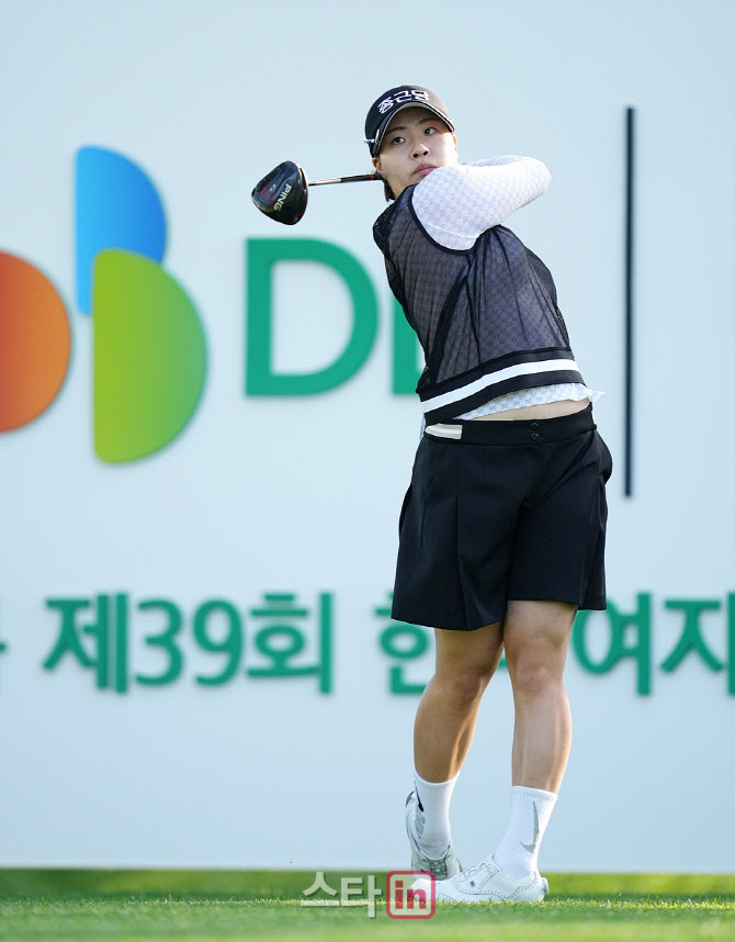 [골프in포토]강정현,신중한 첫 티샷                                                                                                                                                                       