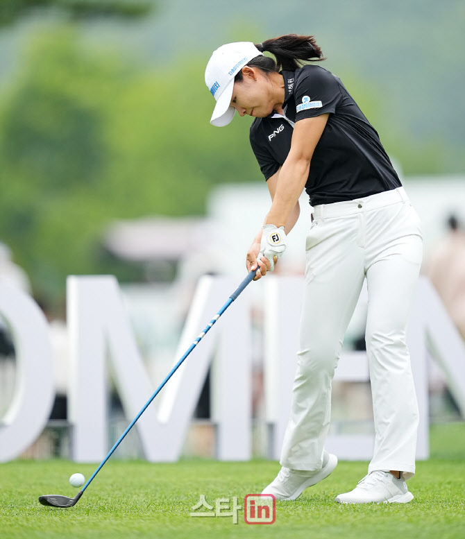 [골프in포토]오경은,파워넘치는 임팩트                                                                                                                                                                    