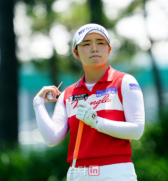 [골프in포토] 이다연, 신중히 바라보며 우승 생각                                                                                                                                                          