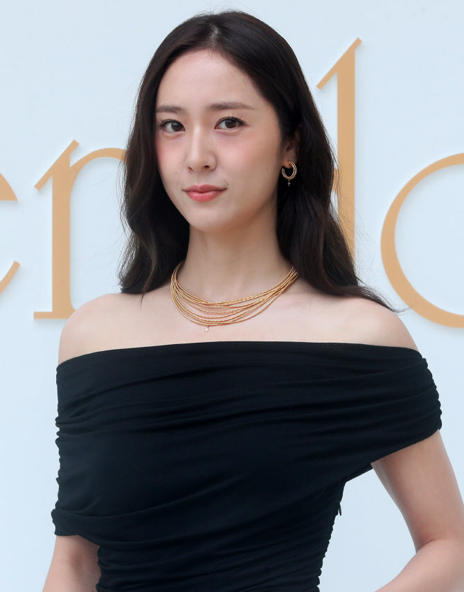  정수정, 반짝이는 미모                                                                                                                                                                            