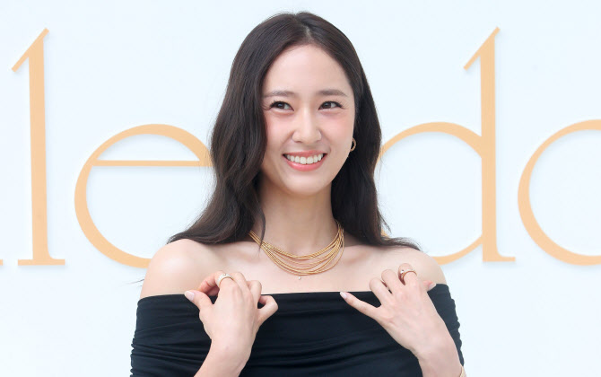  정수정, 사랑스러운 미소                                                                                                                                                                          