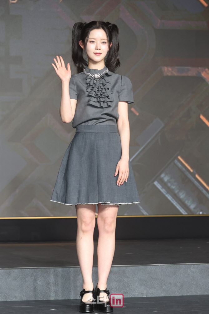 포즈 취하는 의사 김하린                                                                                                                                                                           