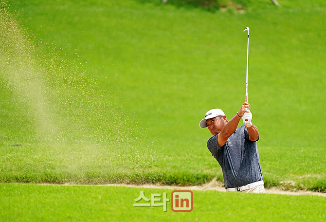 [골프in포토] 모중경, 타이틀 방어를 위해서                                                                                                                                                               