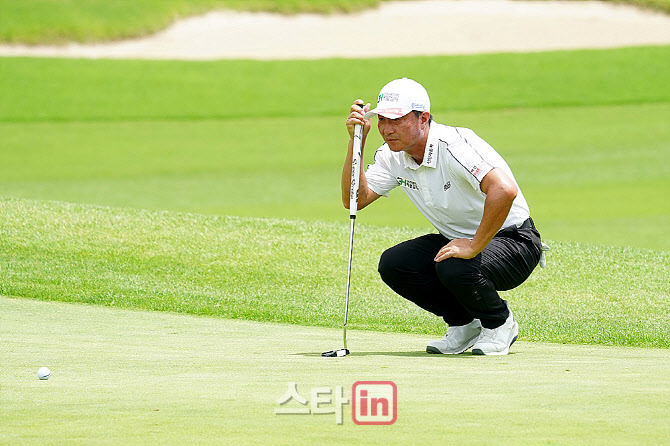 [골프in포토] 황인춘, 버디를 원한다                                                                                                                                                                      