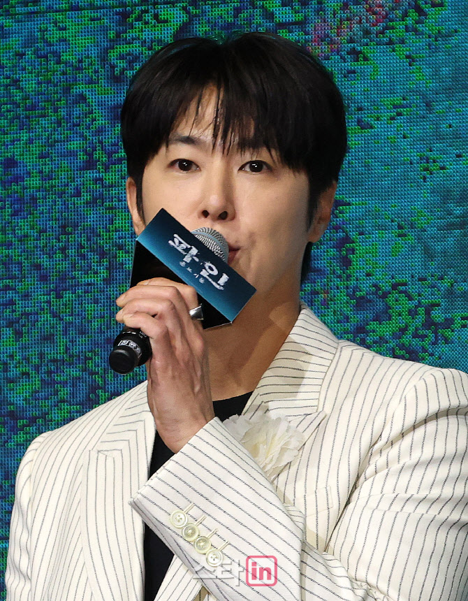 인사말하는 배우 정윤호                                                                                                                                                                            