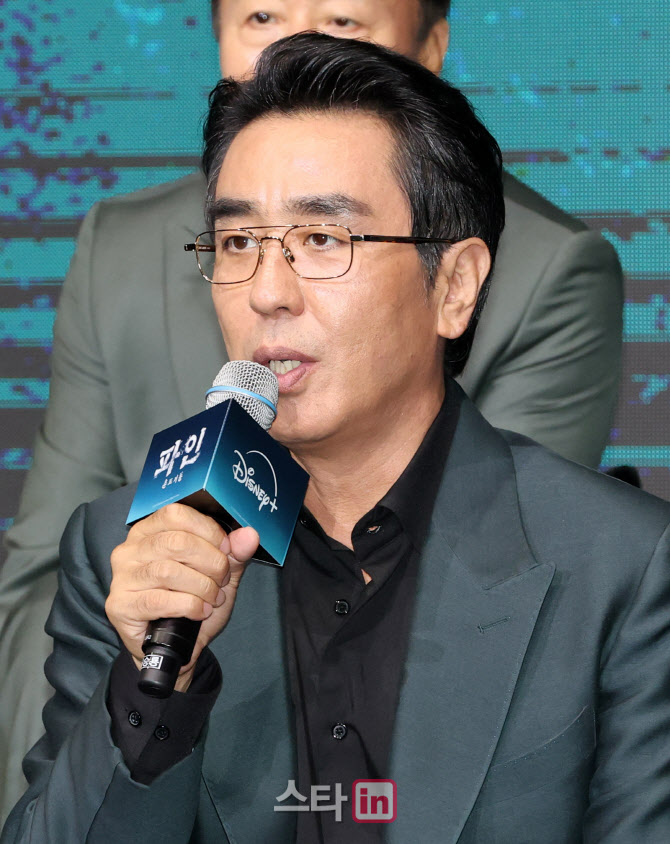 인사말하는 배우 류승룡                                                                                                                                                                            