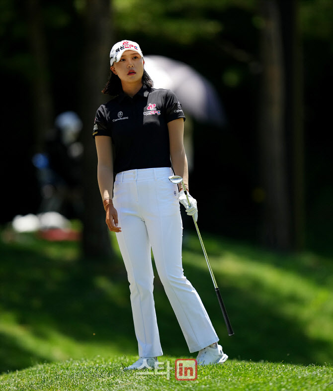 [골프in포토]문정민,타구 방향을 본다                                                                                                                                                                     