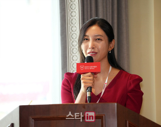 [골프in포토]홍재경 아나운서,미소로 진행해요                                                                                                                                                             