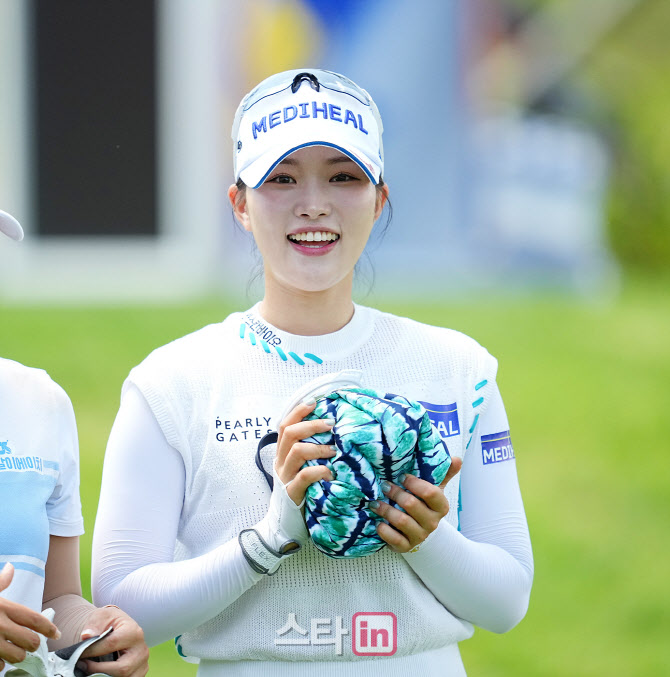 [골프in포토]안지현,시원힌 미소 출발                                                                                                                                                                     