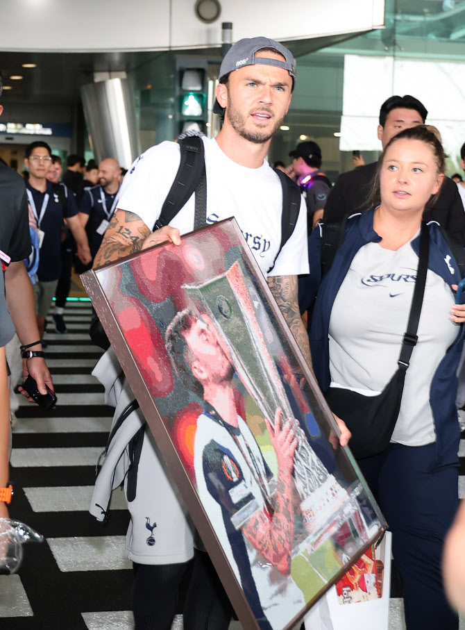 메디슨, 팬들 사랑에 두 손이 무거워                                                                                                                                                                      