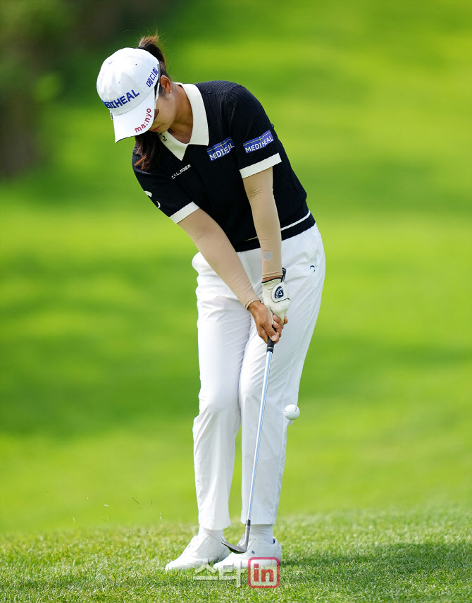 [골프in포토]한진선,감각적인 이글 도전 어프로치                                                                                                                                                          