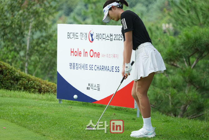 [골프in포토]김나영,우승위해 열공중                                                                                                                                                                      
