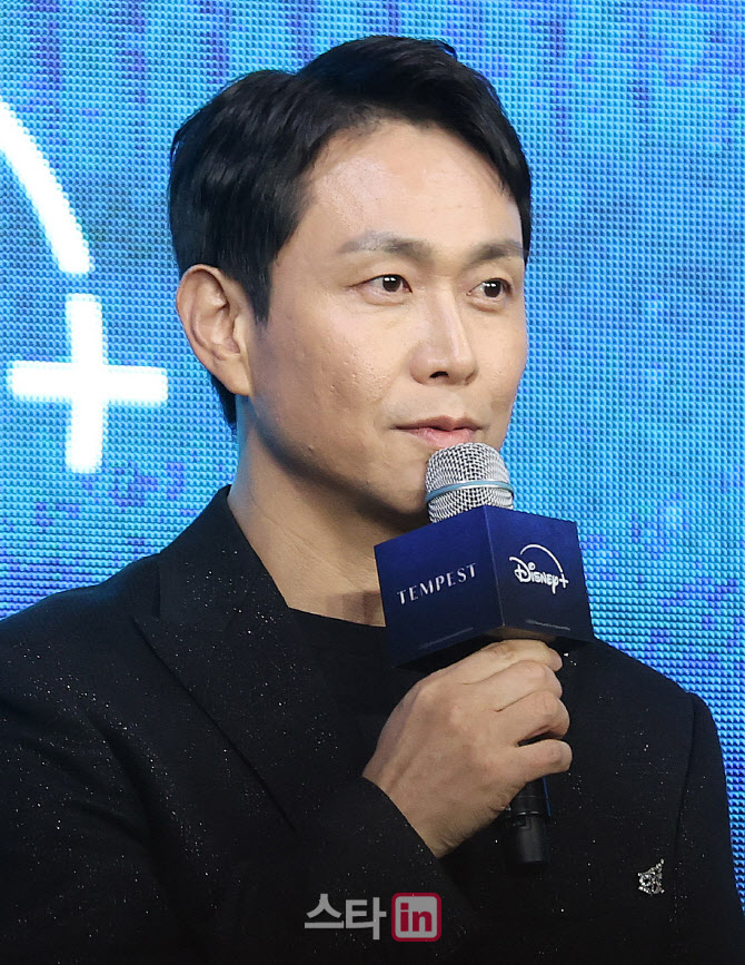 인사말하는 배우 오정세                                                                                                                                                                            
