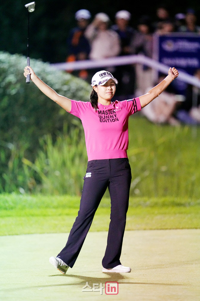"어두워질수록 집중력 강해졌다" LPGA에서 돌아온 성유진, 4차 연장 끝에 '메이저' 품었다