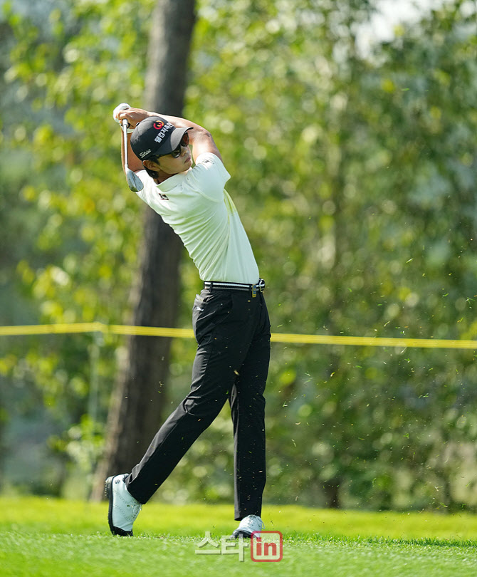 [골프in 포토] 이형준,버디위해 핀에 붙어라                                                                                                                                                               