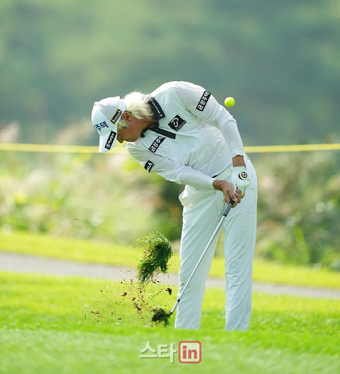 [골프in 포토] 허인회,폭발적으로 띄운다                                                                                                                                                                  