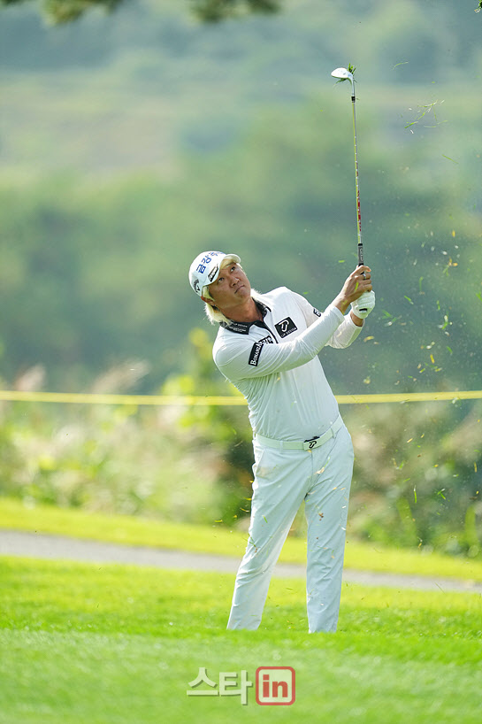 [골프in 포토] 허인회,핀으로 날아서 붙어라                                                                                                                                                               
