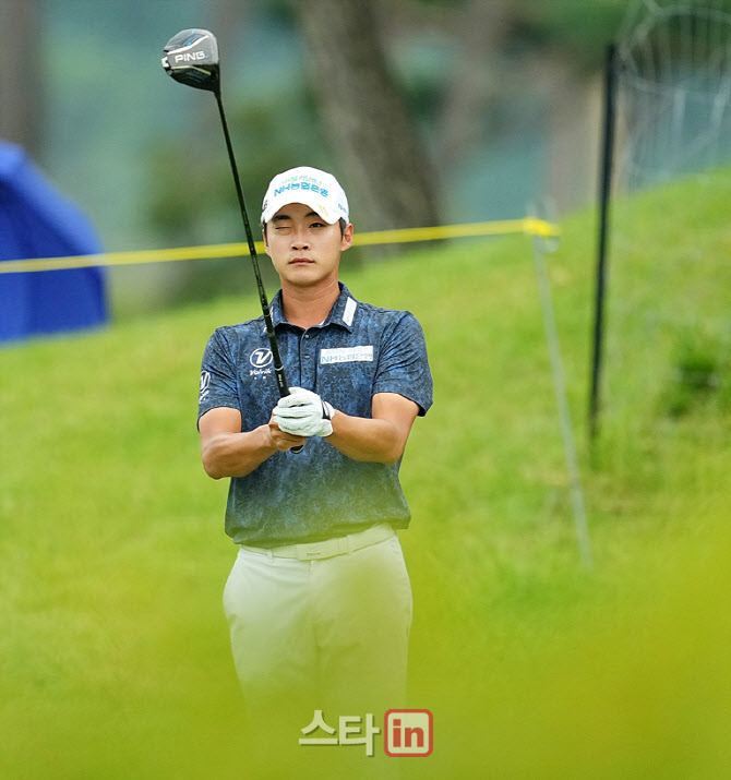 [골프in 포토] 김동민,신중한 조준                                                                                                                                                                        