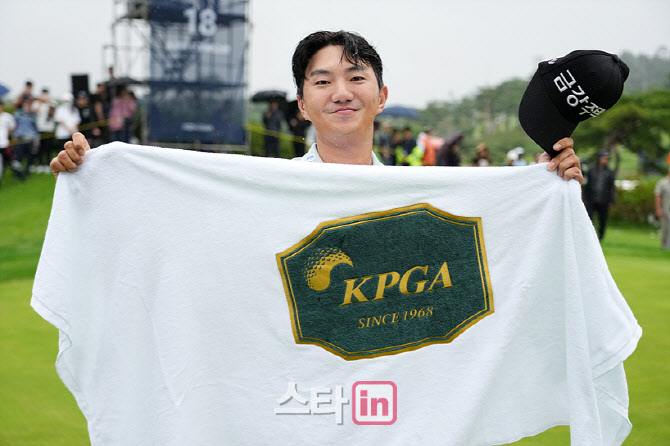[골프in 포토] 옥태훈,우승의 주인공입니다                                                                                                                                                                