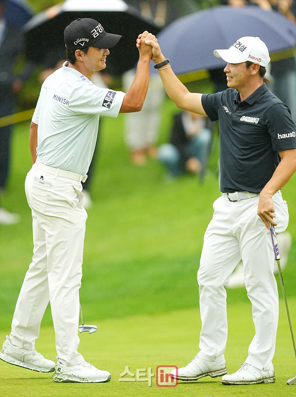 [골프in 포토] 옥태훈-최민철, 멋진 승부였다                                                                                                                                                              