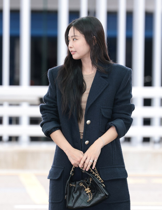 제니, 옆모습도 예술                                                                                                                                                                                     