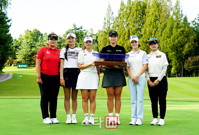  김민솔, 두산건설 선수들과 함께                                                                                                                                                                   