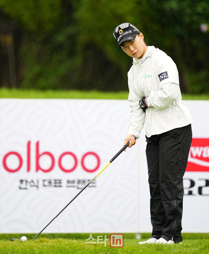 [골프in 포토] 정윤지,타깃으로 정렬한다                                                                                                                                                                  
