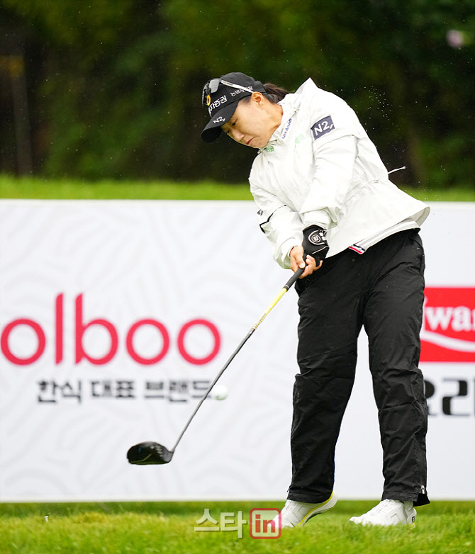 [골프in 포토] 정윤지,힘차게 시작한다                                                                                                                                                                    