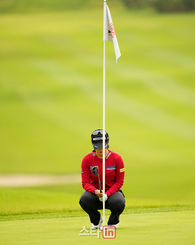 [골프in 포토] 박현경,방심없는 정조준                                                                                                                                                                    