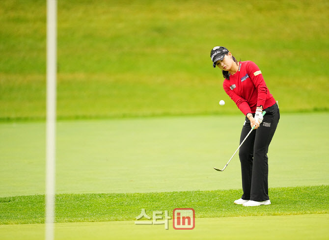 [골프in 포토] 박현경,정교한 어프로치                                                                                                                                                                    