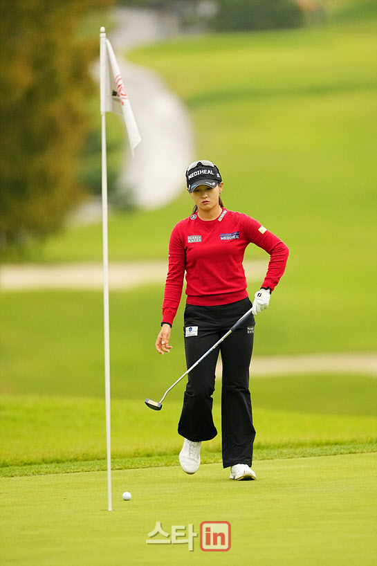 [골프in 포토] 박현경,신중하게 준비한다                                                                                                                                                                  