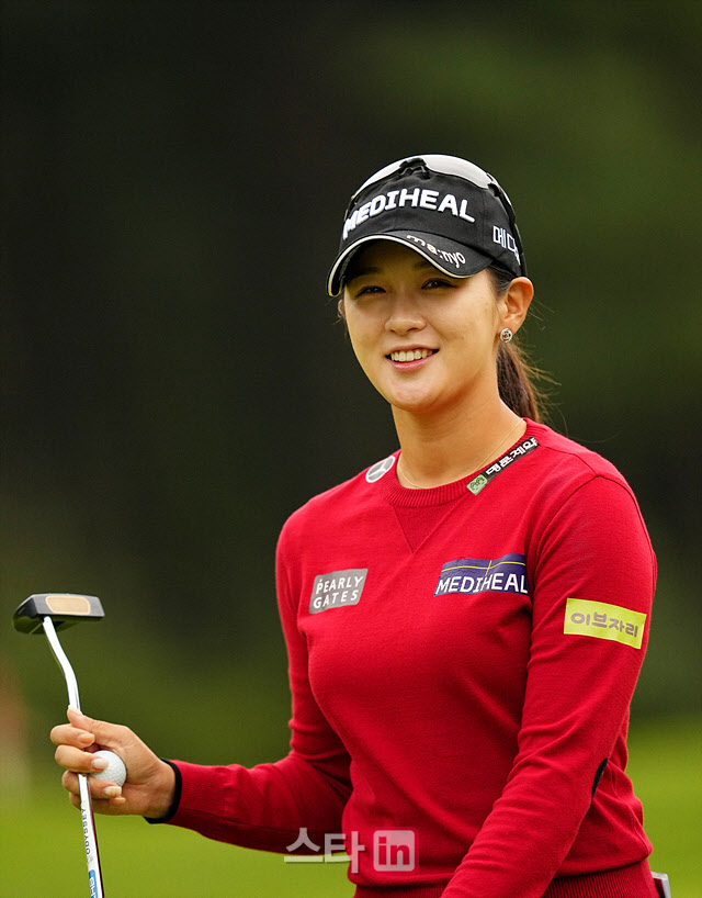 [골프in 포토] 박현경,큐티풀 무빙데이                                                                                                                                                                    