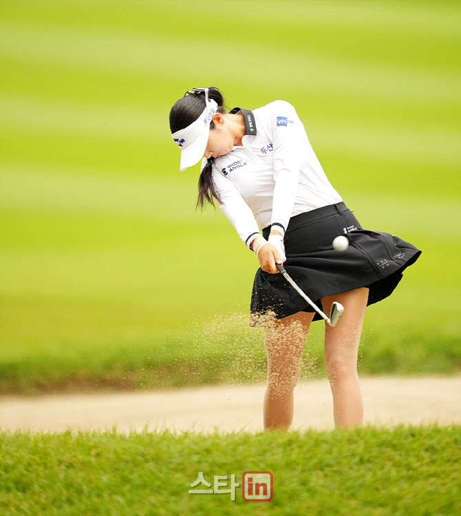 [골프in 포토] 박혜준,정교한 벙커 임팩트                                                                                                                                                                 
