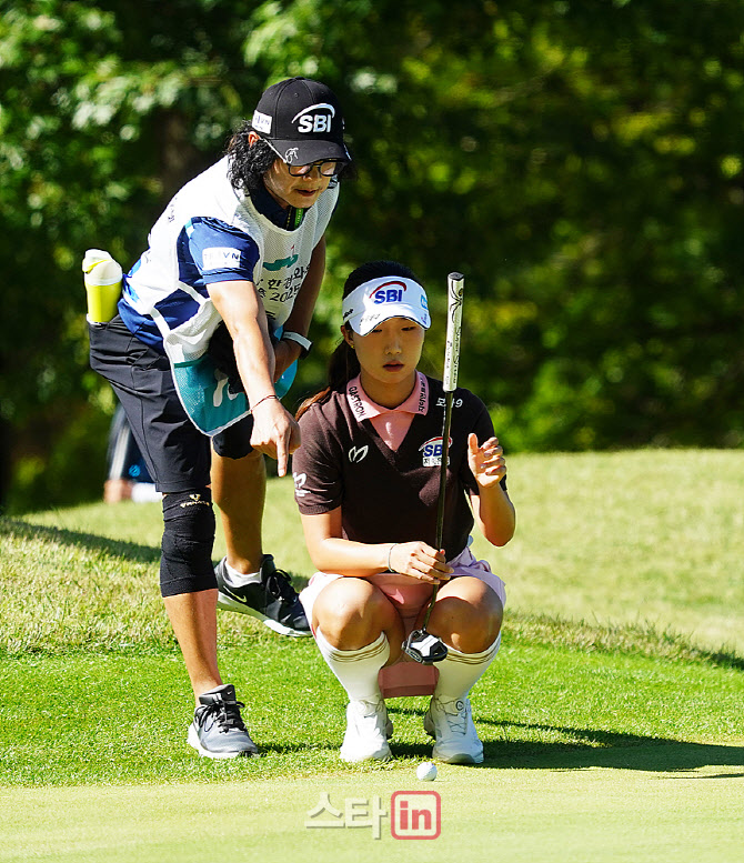  이동은, 캐디의 조언을 듣는다                                                                                                                                                                     