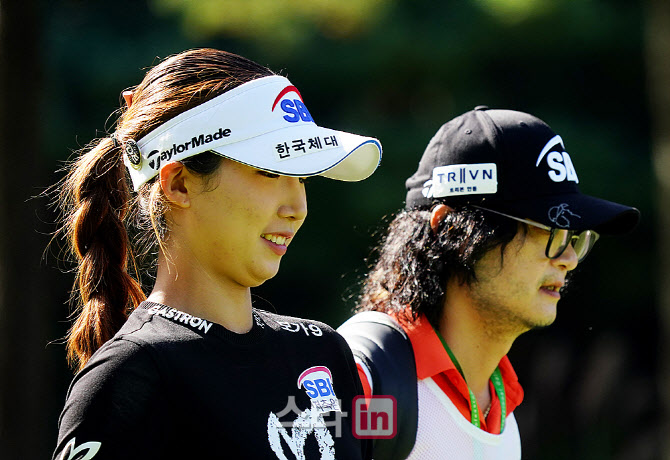  밝은 표정의 이동은                                                                                                                                                                               