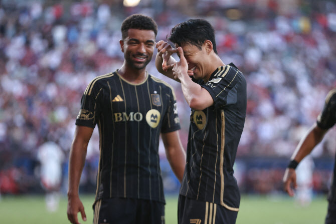 ‘환상 프리킥’ 손흥민, 10경기만 뛰고도 MLS 올해의 골 수상