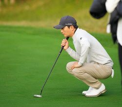 [골프in 포토] 김영수,방심없이 살핀다                                                                                                                                                                    