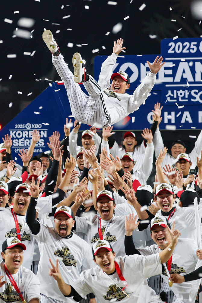 '멀티우승' 염경엽 감독, LG 구단 가장 성공한 사령탑 우뚝