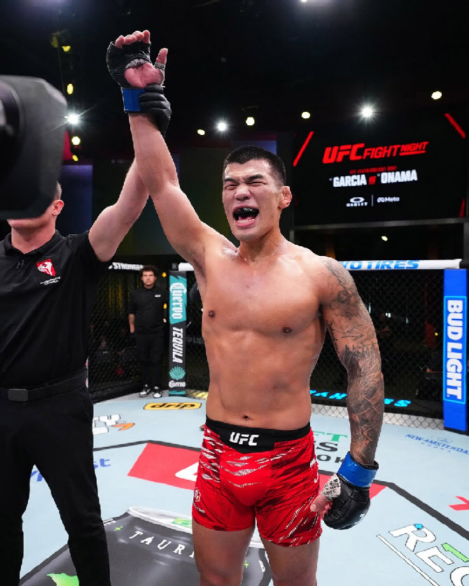 고석현, 옥타곤을 찢었다...압도적 그라운드로 UFC 2연승