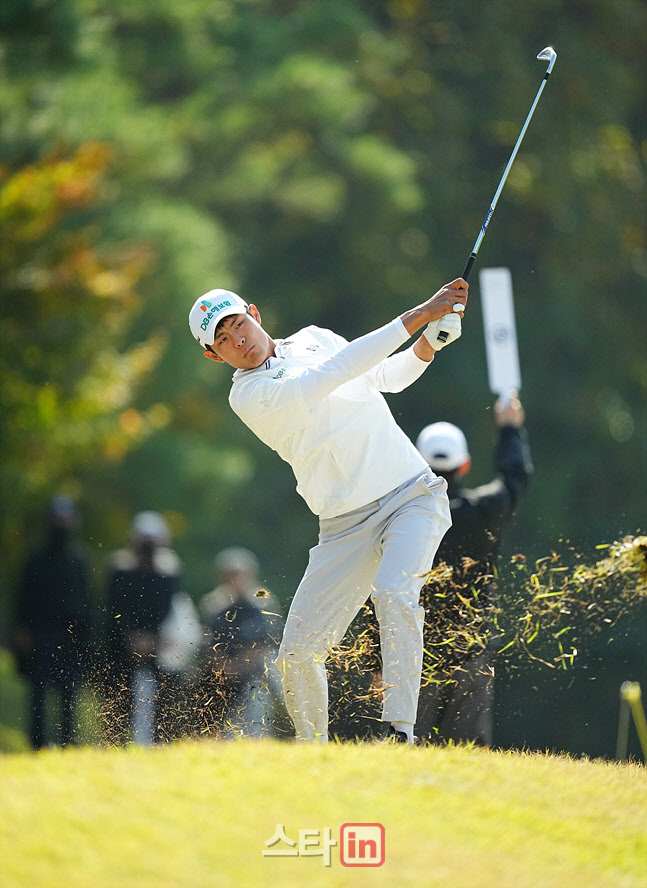 [골프in 포토]장희민,노련한 롱아이언샷                                                                                                                                                                   