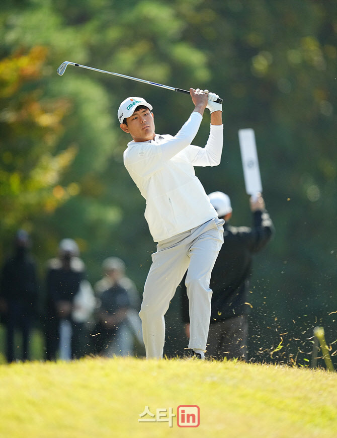 [골프in 포토]장희민,그린 앞까지 가라                                                                                                                                                                    