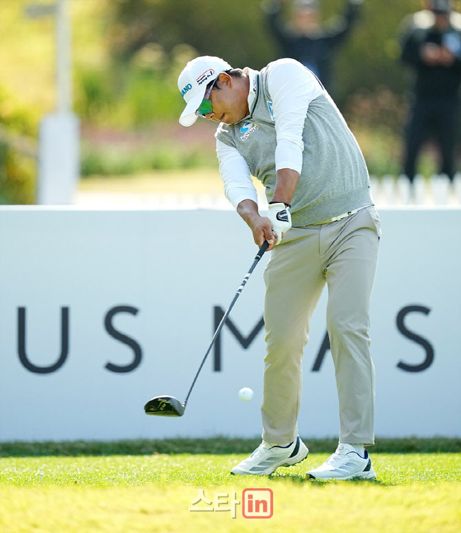 [골프in 포토]김연섭,버디위해 폭발하는 임팩트                                                                                                                                                            