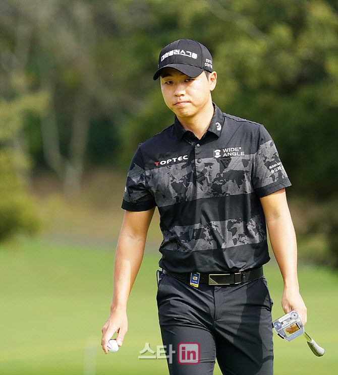  홀아웃하는 최찬                                                                                                                                                                                  