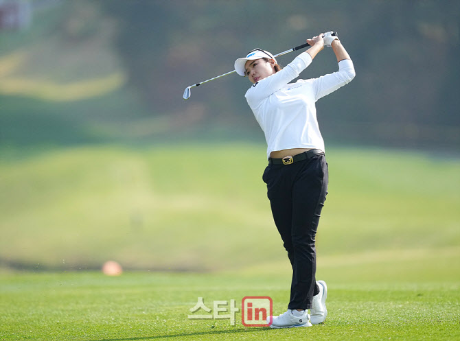 [골프in 포토]최민경,그란에 올라가라                                                                                                                                                                     