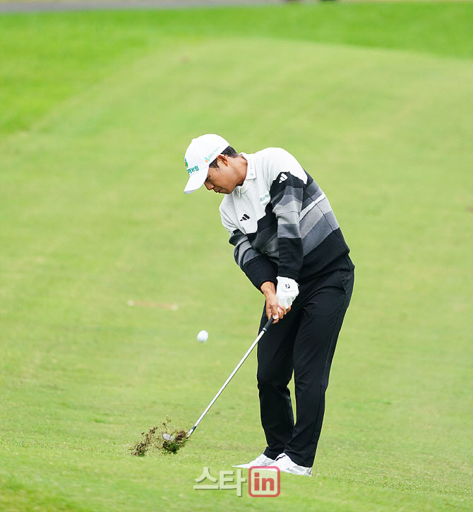  문도엽, 강력한 컨택으로                                                                                                                                                                          